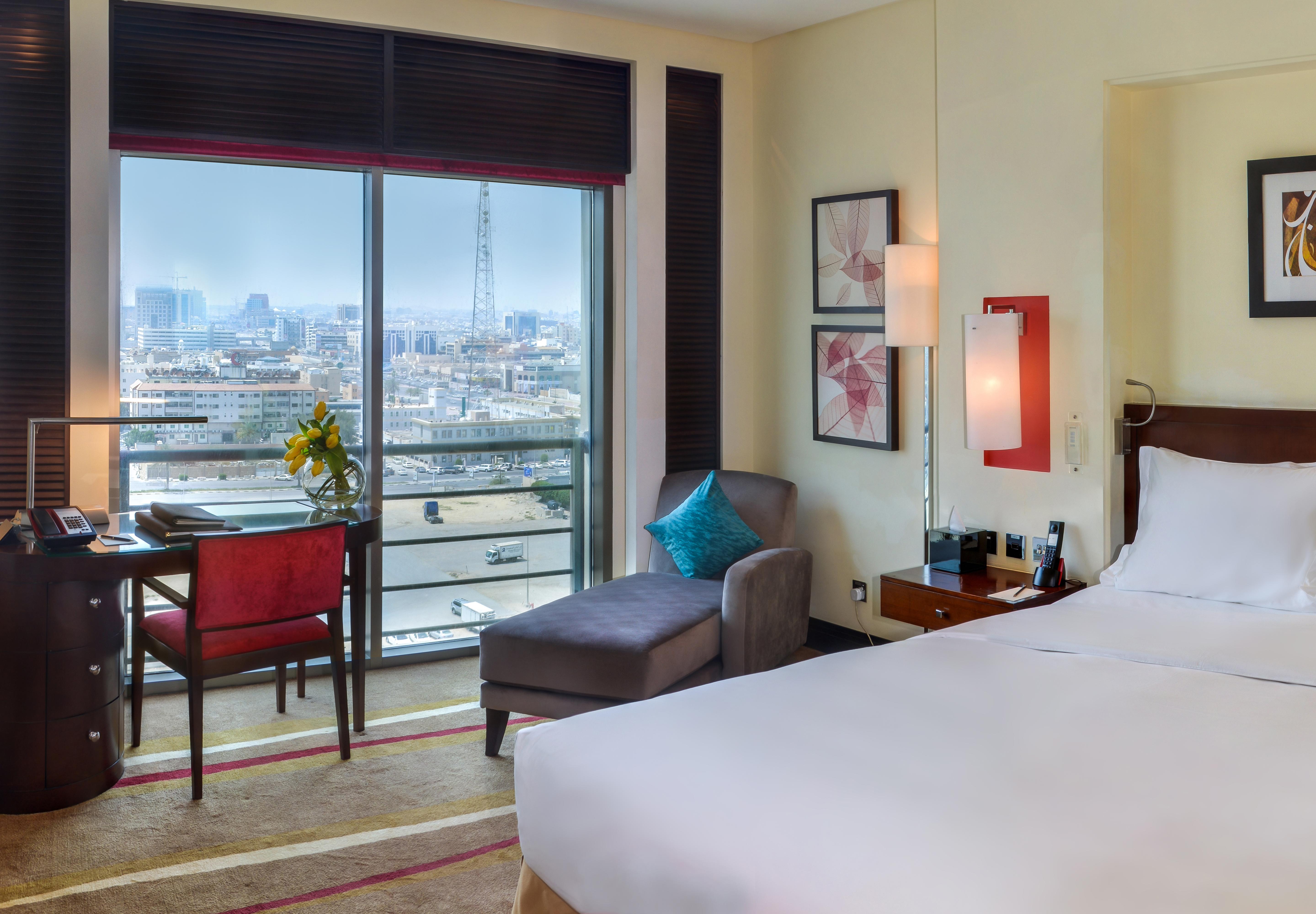 Hotel Sofitel Al Khobar The Corniche Extérieur photo A room at the hotel
