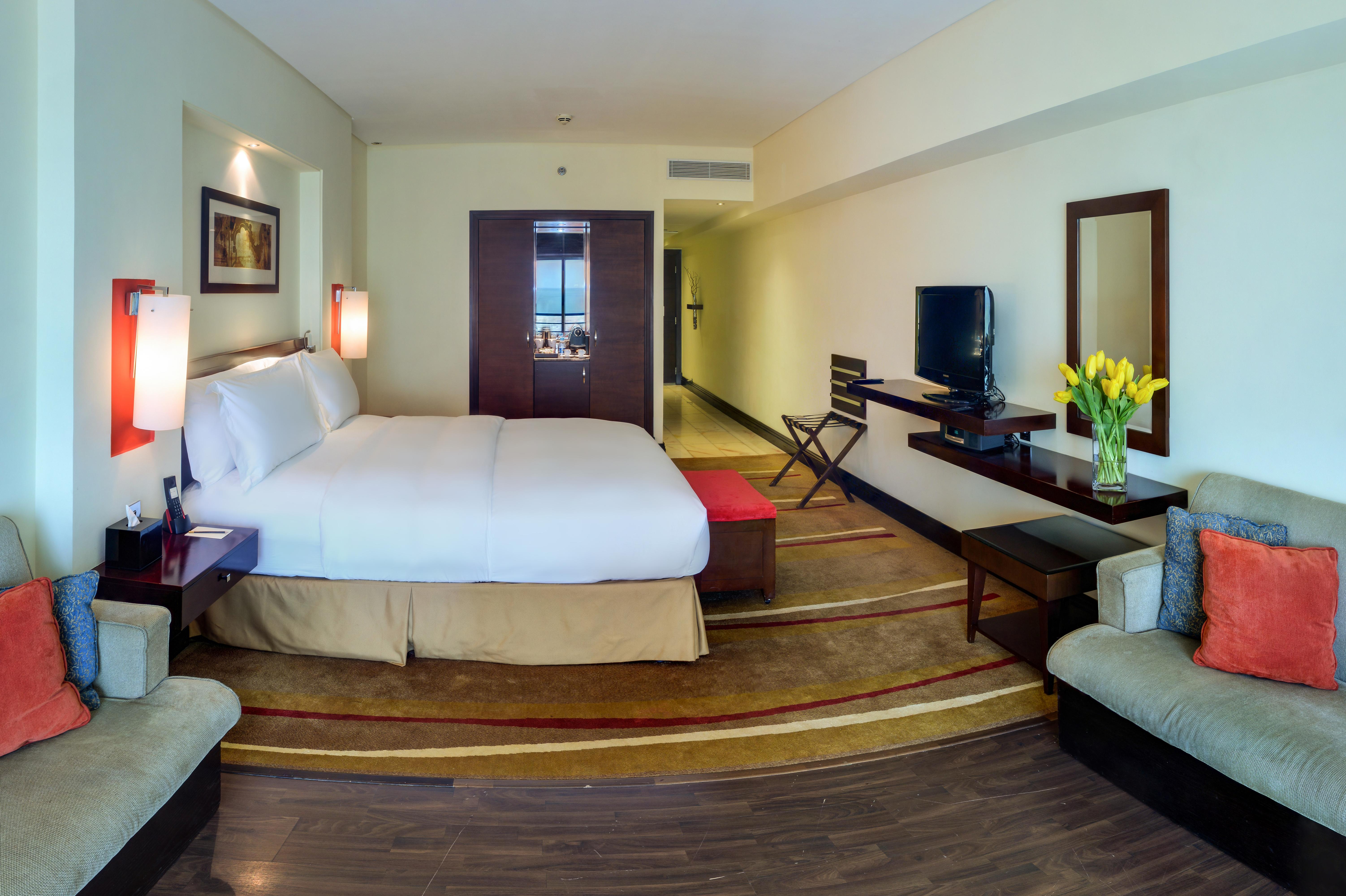 Hotel Sofitel Al Khobar The Corniche Extérieur photo A room at the hotel