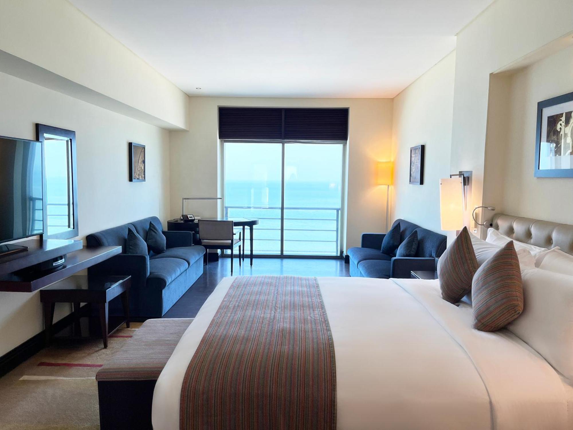 Hotel Sofitel Al Khobar The Corniche Extérieur photo A room at the hotel