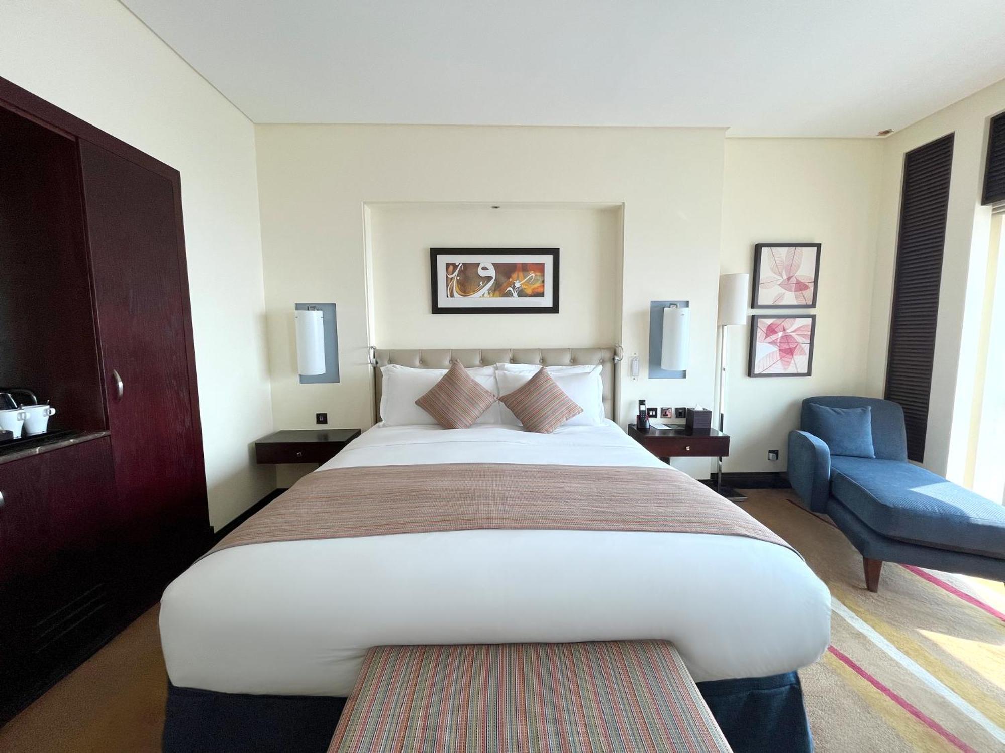 Hotel Sofitel Al Khobar The Corniche Extérieur photo A bedroom at the hotel