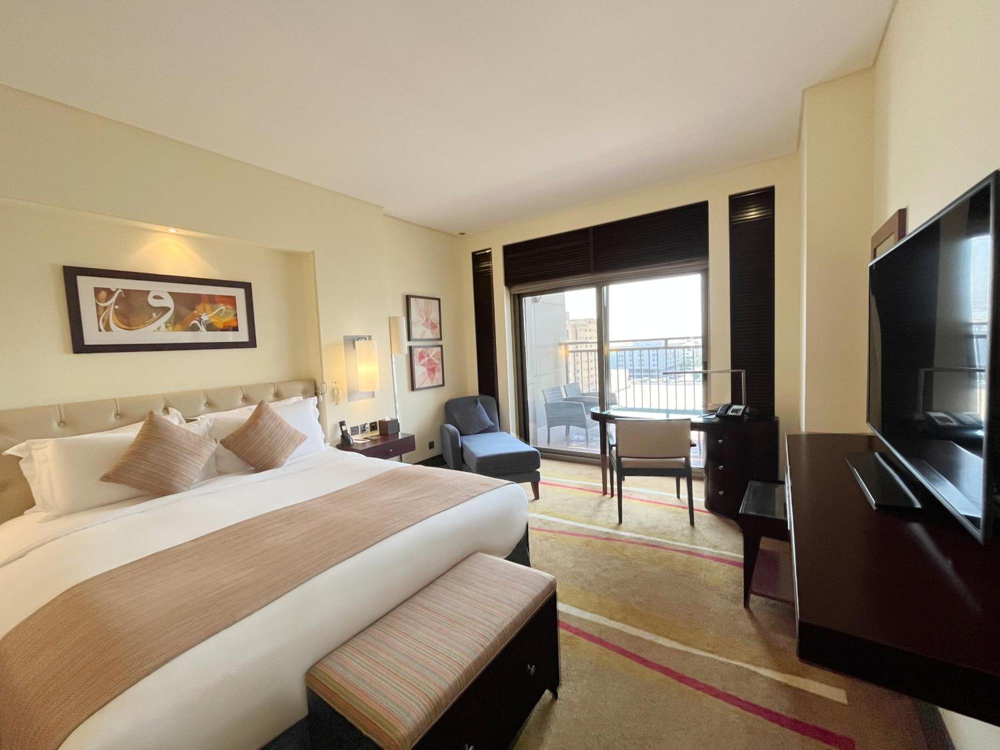 Hotel Sofitel Al Khobar The Corniche Extérieur photo A room at the hotel