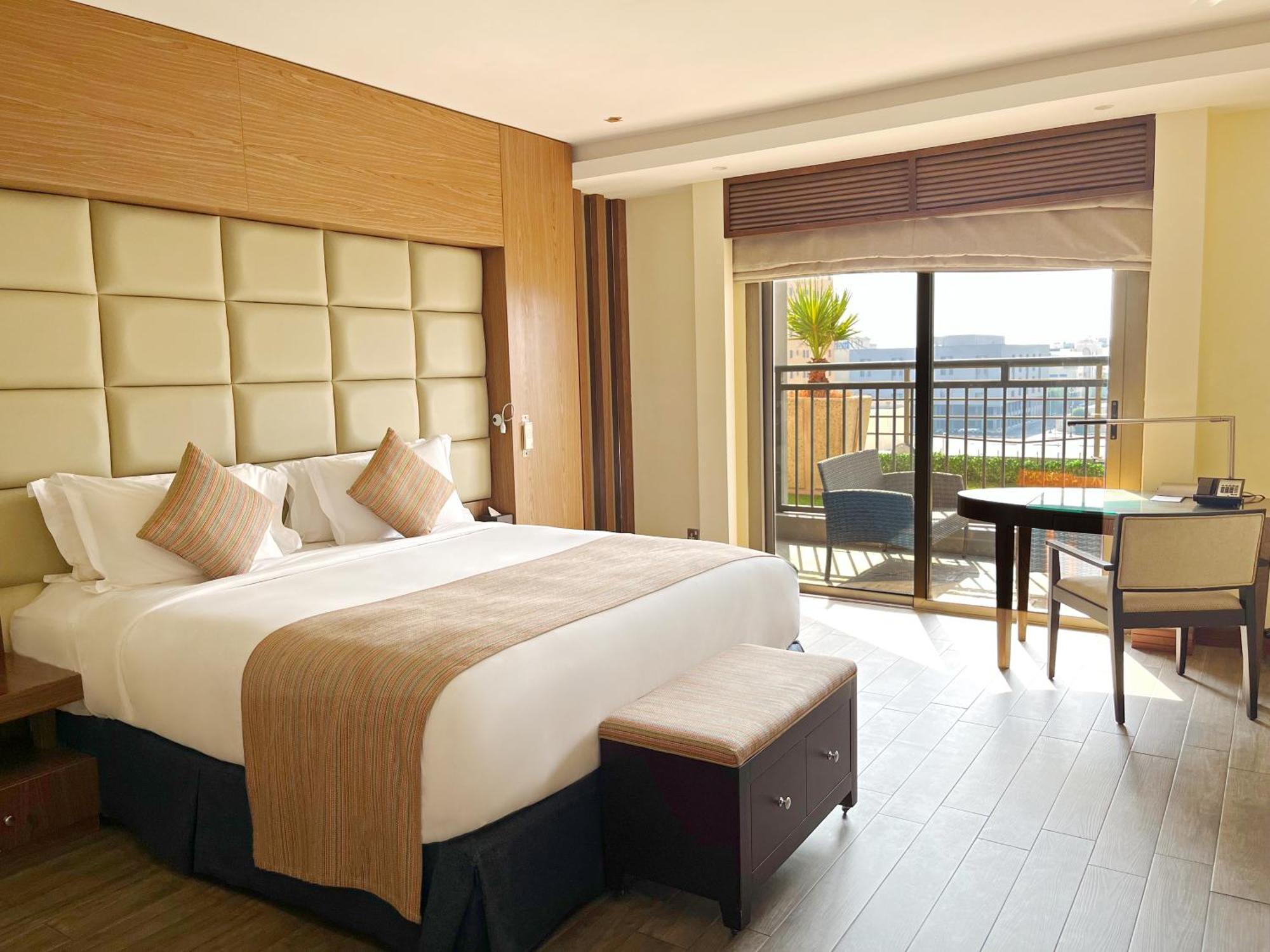 Hotel Sofitel Al Khobar The Corniche Extérieur photo A room at the hotel