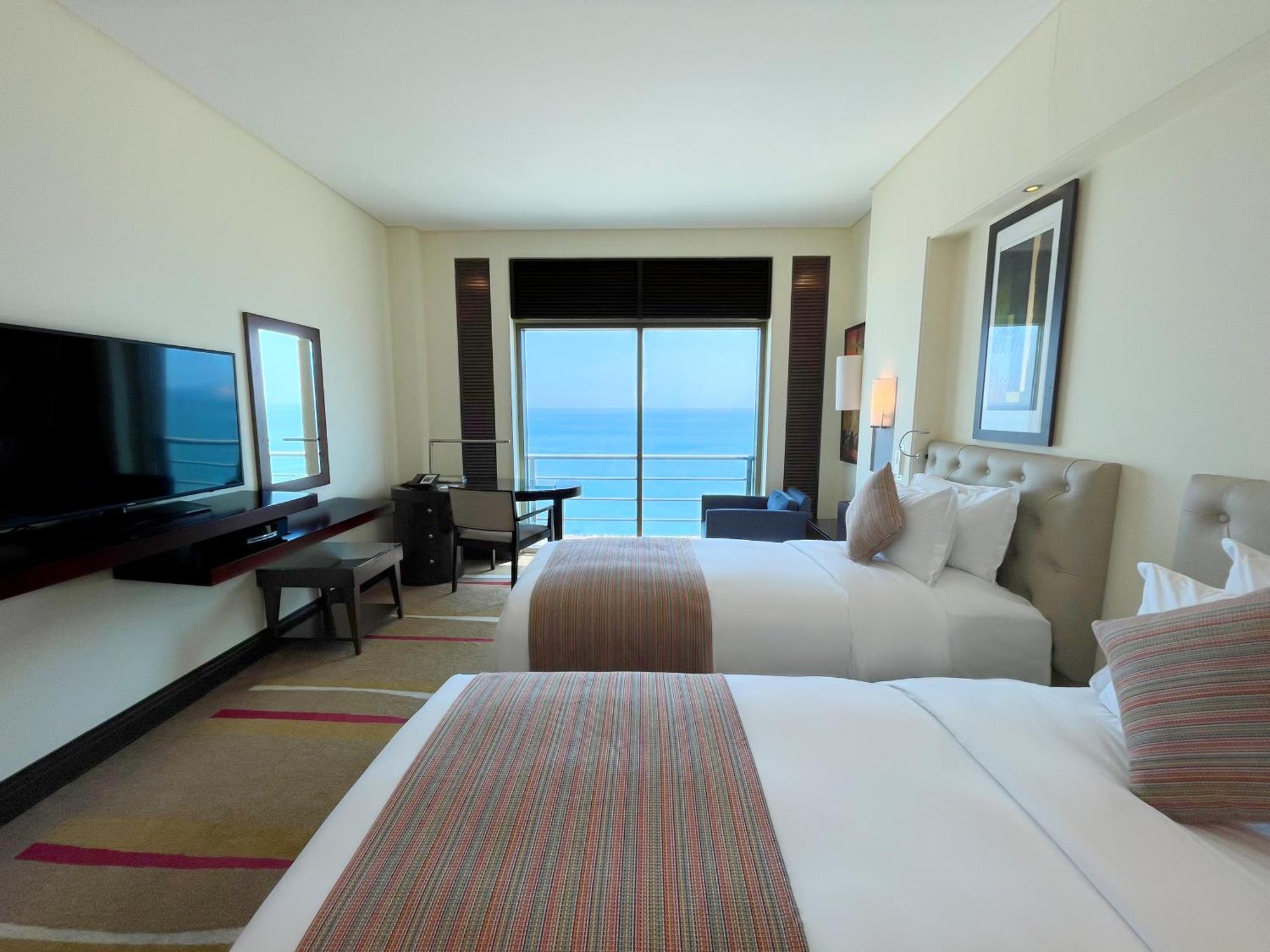 Hotel Sofitel Al Khobar The Corniche Extérieur photo A room at the hotel