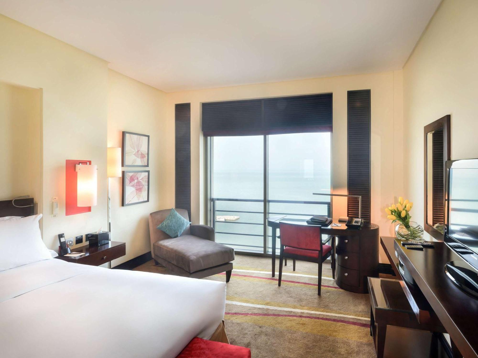 Hotel Sofitel Al Khobar The Corniche Extérieur photo A room at the hotel