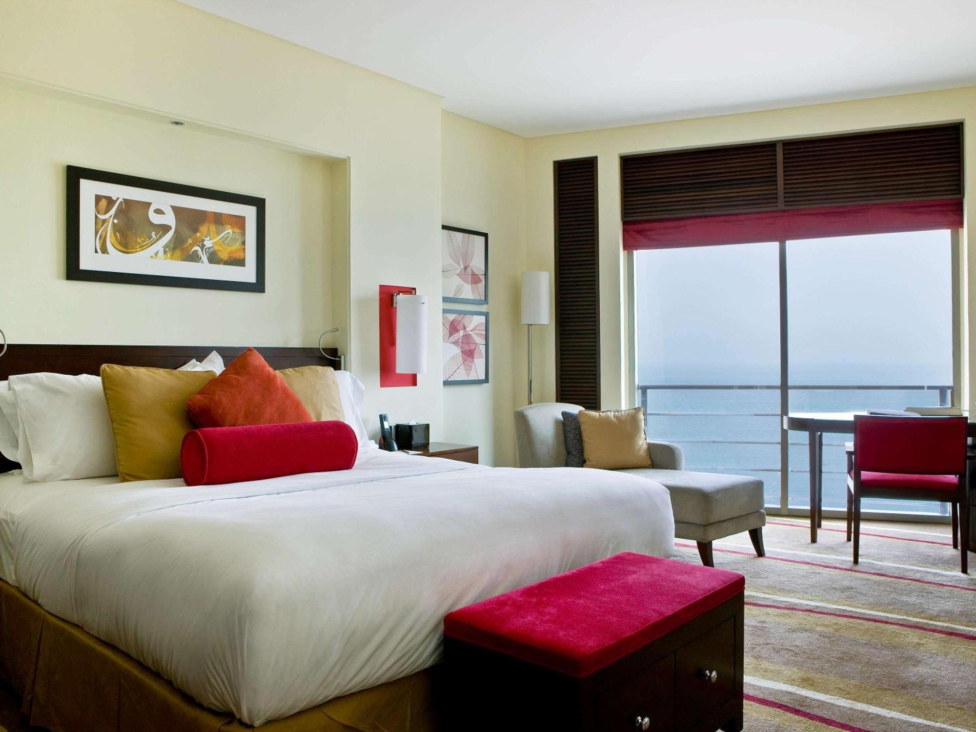 Hotel Sofitel Al Khobar The Corniche Extérieur photo A guest room at the hotel