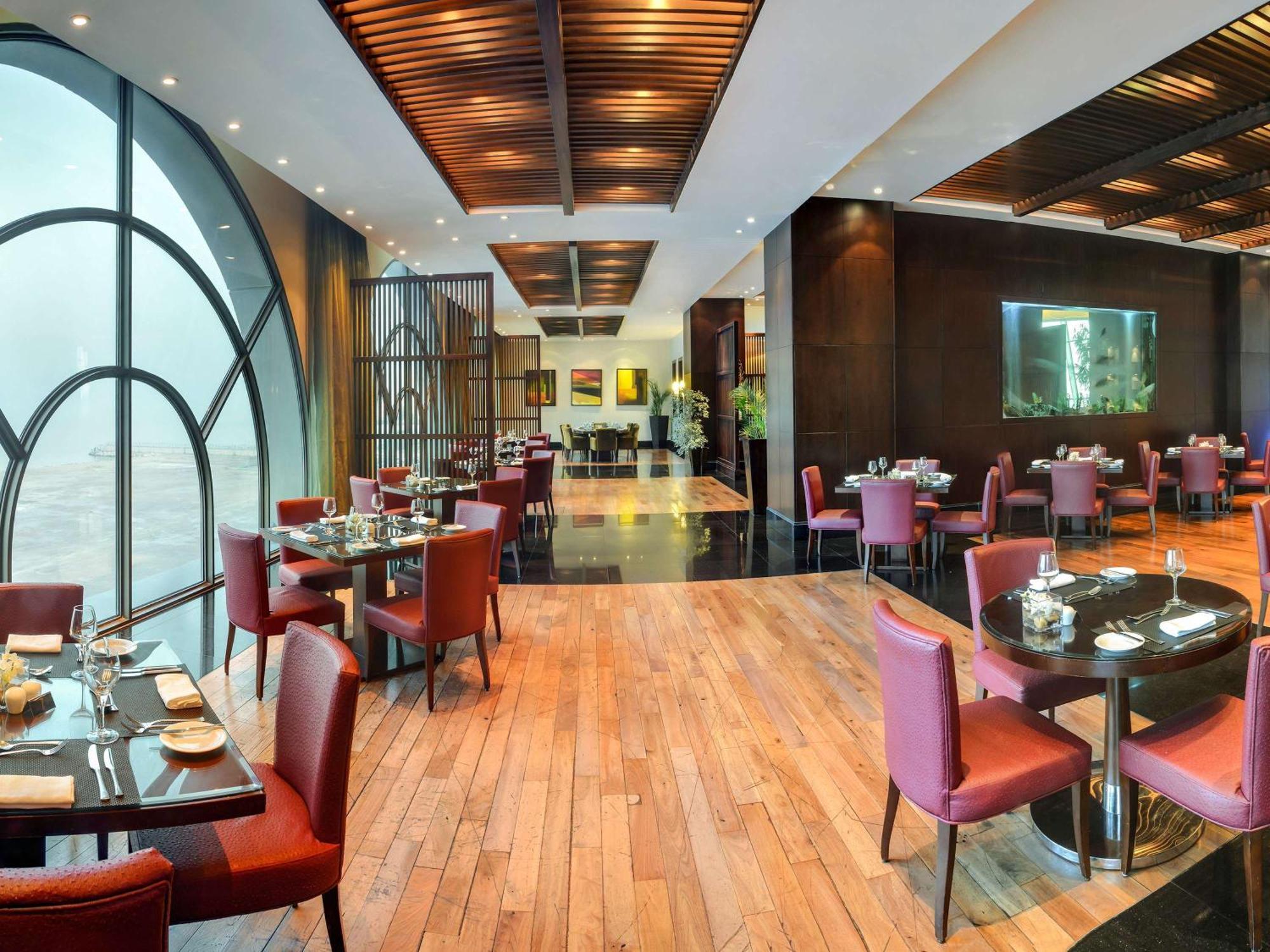 Hotel Sofitel Al Khobar The Corniche Extérieur photo The restaurant
