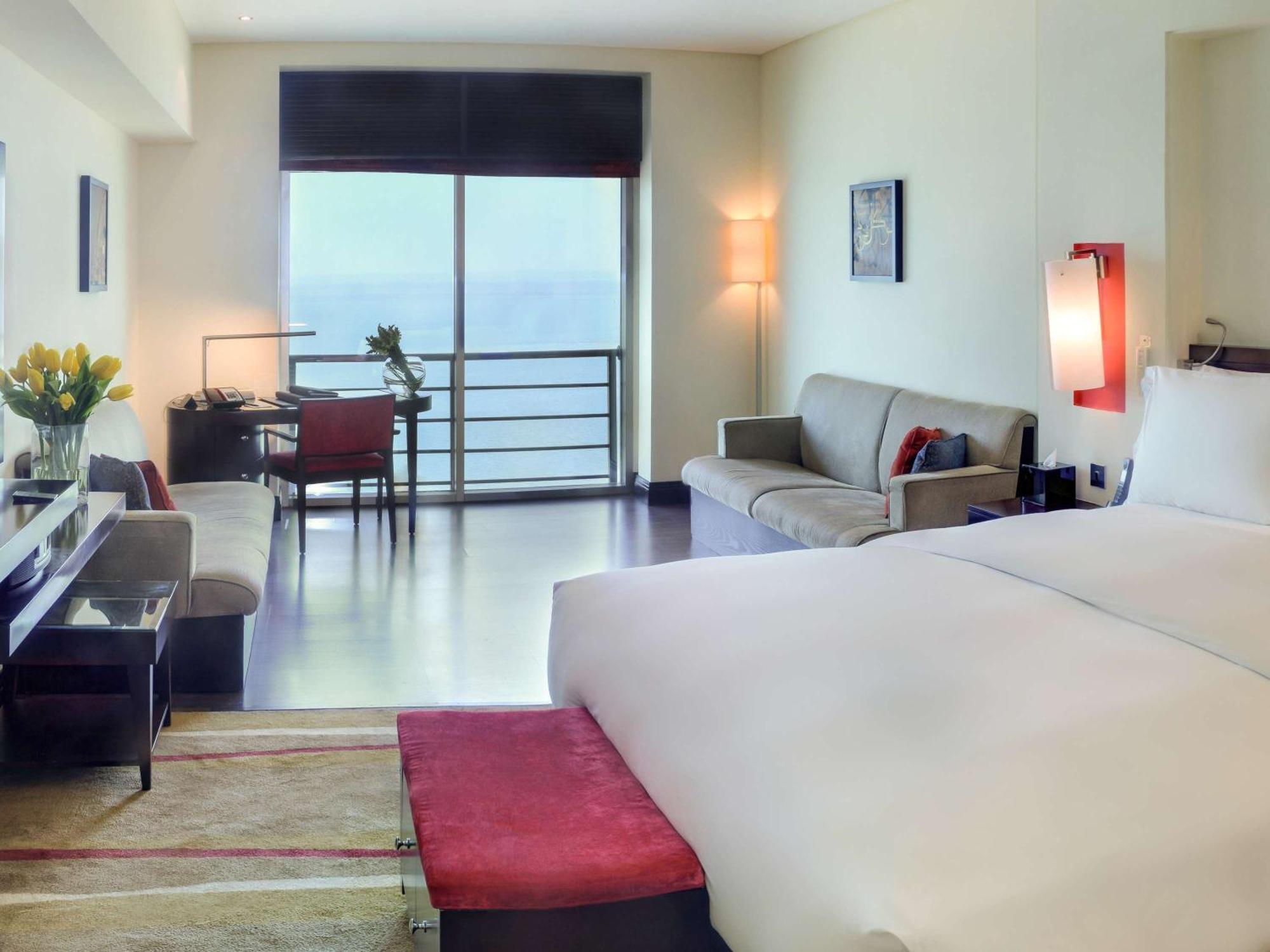 Hotel Sofitel Al Khobar The Corniche Extérieur photo A typical room at the hotel