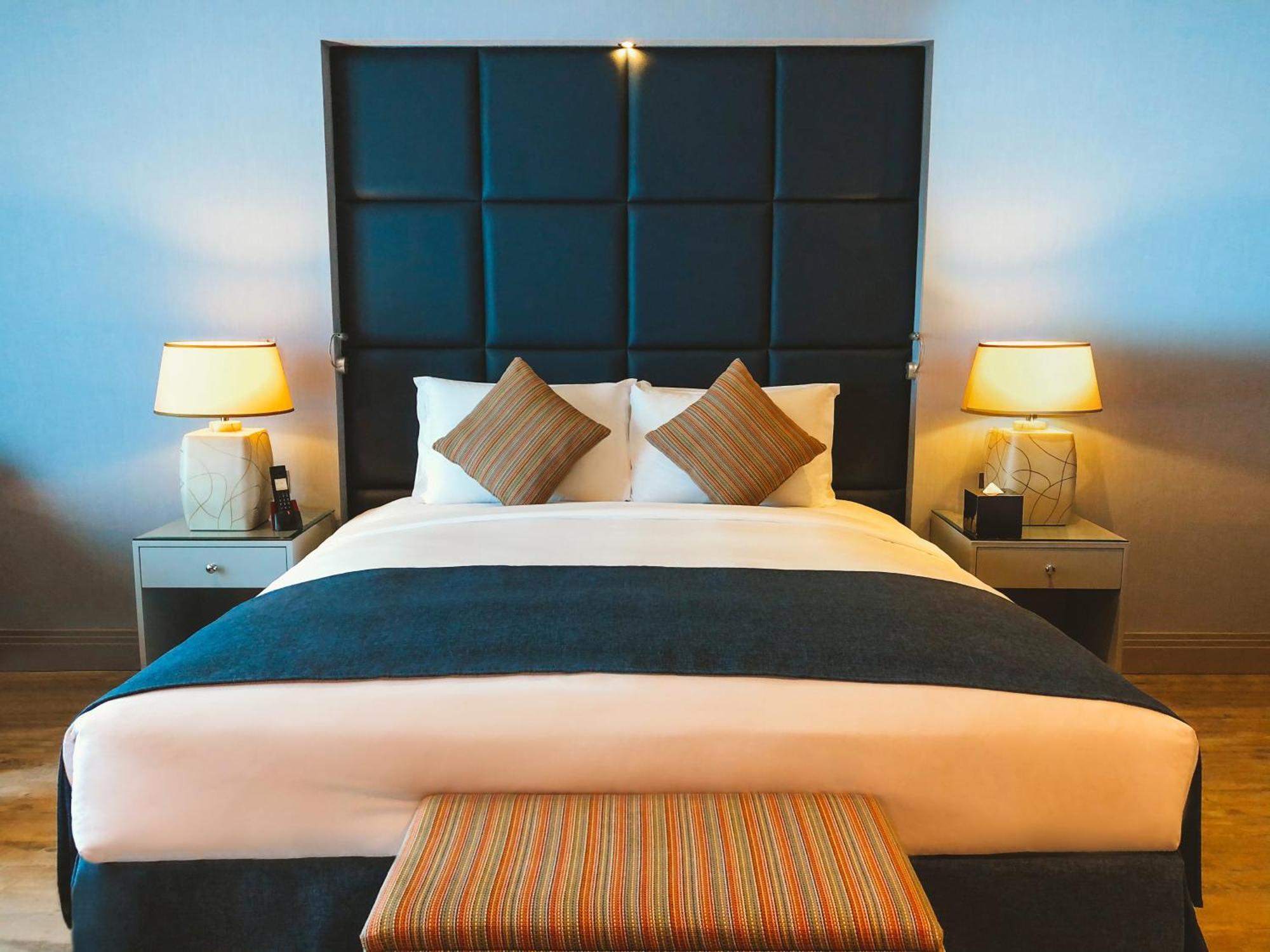 Hotel Sofitel Al Khobar The Corniche Extérieur photo A bedroom at the hotel