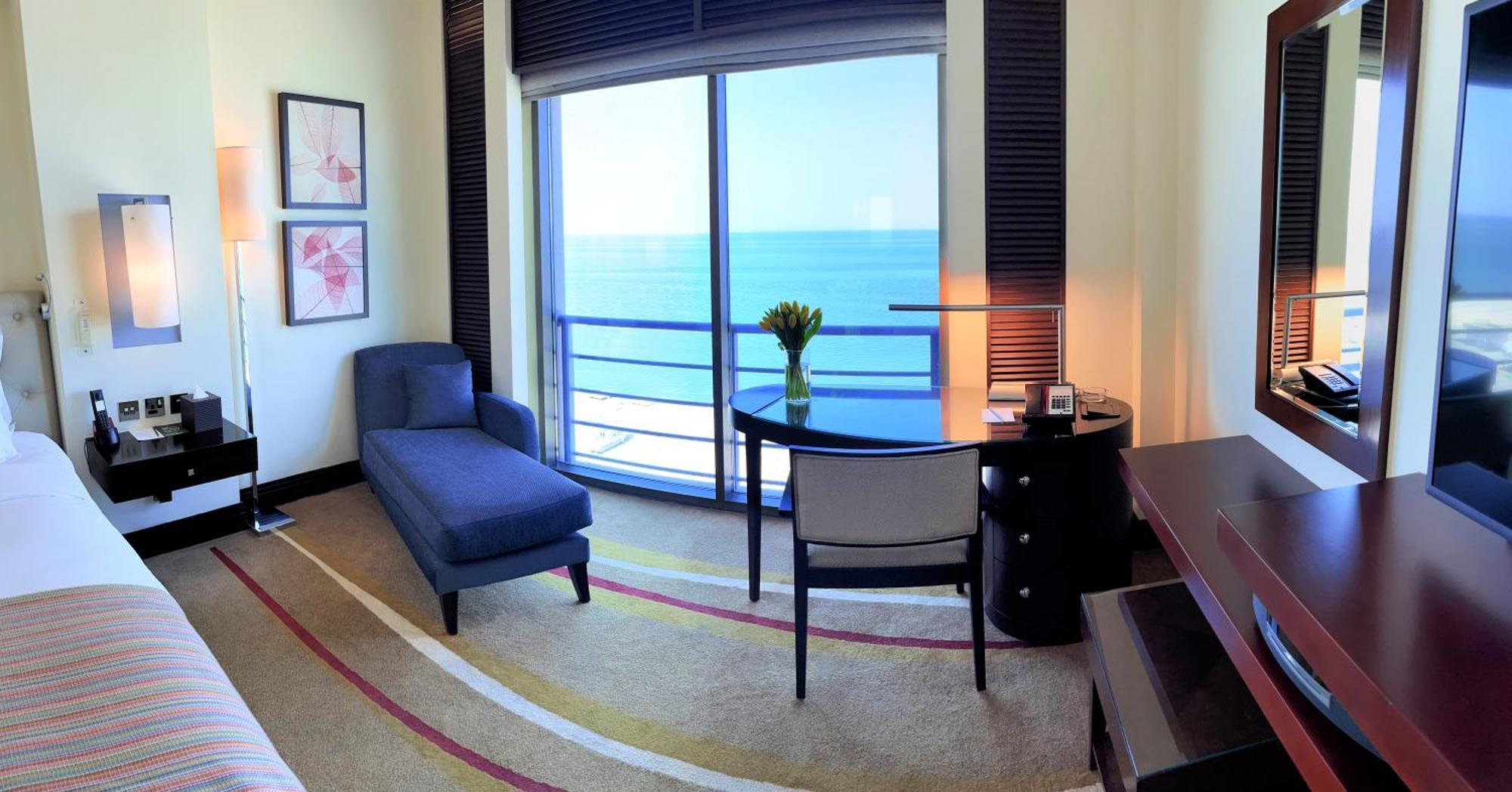Hotel Sofitel Al Khobar The Corniche Extérieur photo A room at the Jumeirah Beach Hotel