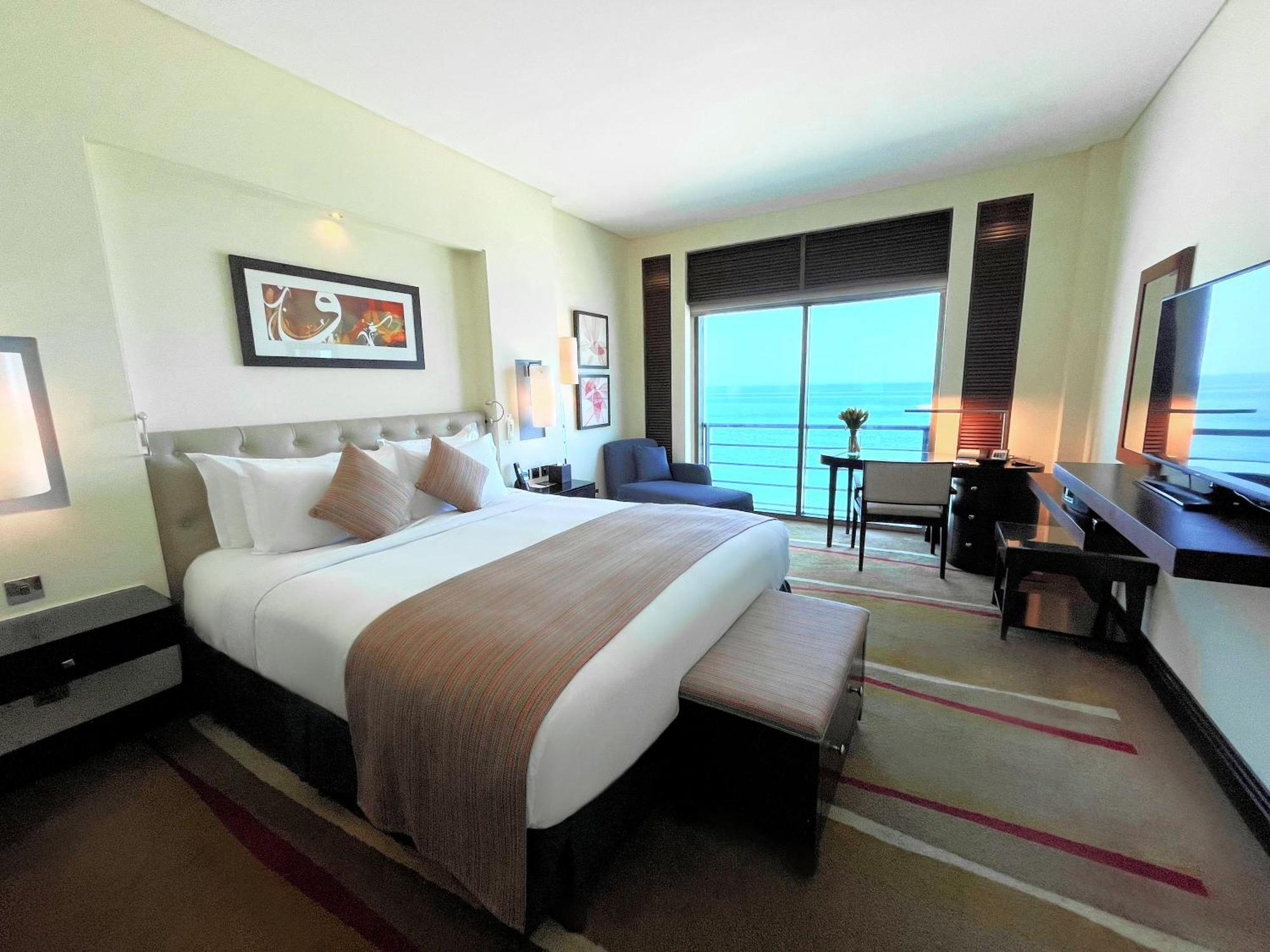 Hotel Sofitel Al Khobar The Corniche Extérieur photo A guest room at the hotel